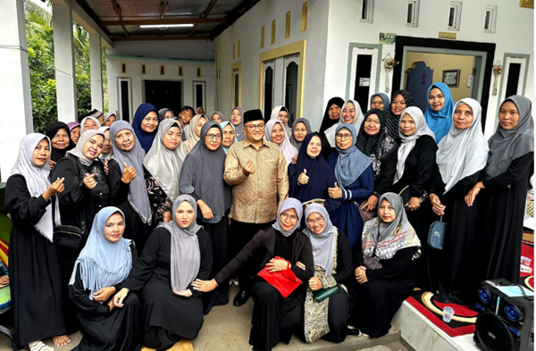 dr maulana menghadiri acara majelis ta'lim bkmt kelurahan suka karya kecamatan kota baru.