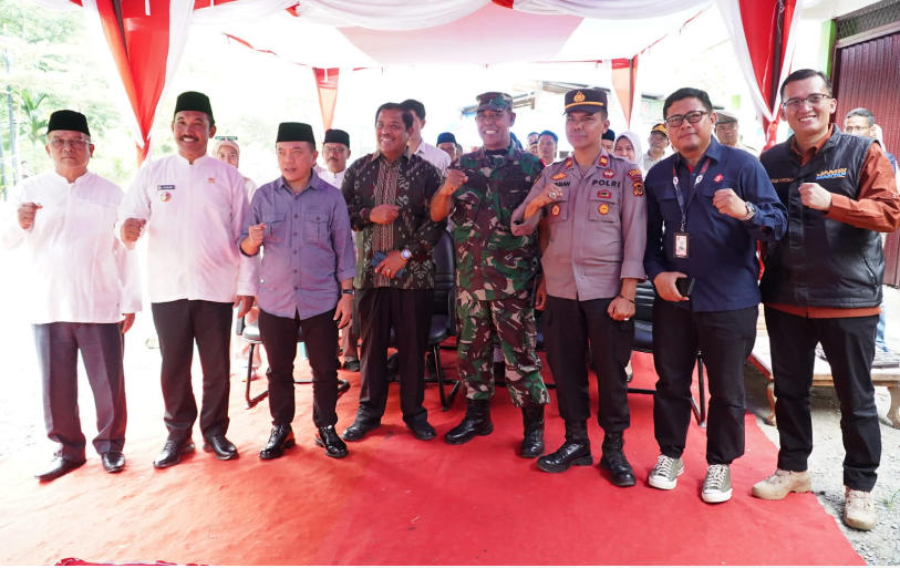 gubernur al haris launching repeater gsm di kawan muara hemat