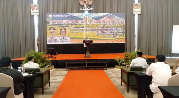 gubernur saat membuka rapat forum organisasi perangkat daerah (opd) dinas tanaman pangan hortikultura dan peternakan provinsi jambi tahun 2024