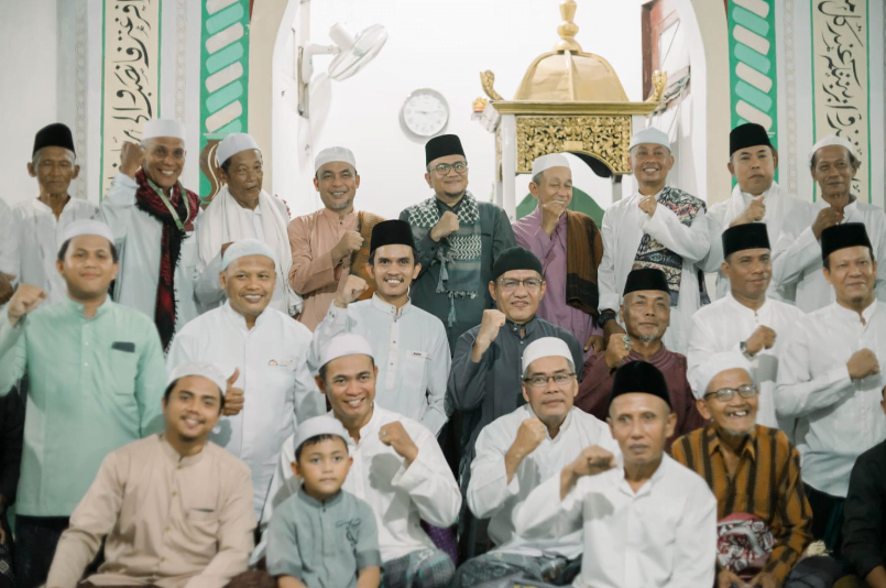 ketua dpd pan dr.dr.h.maulana, mkm, kembali melakukan safari ramadan di masjid jami' al kahfi rt 01 kelurahan tanjung johor