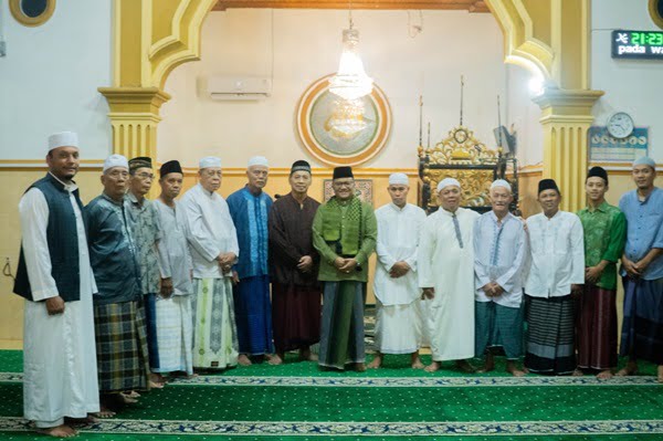 safari ramadan h. maulana di masjid baitul mukhlisin kebun handil