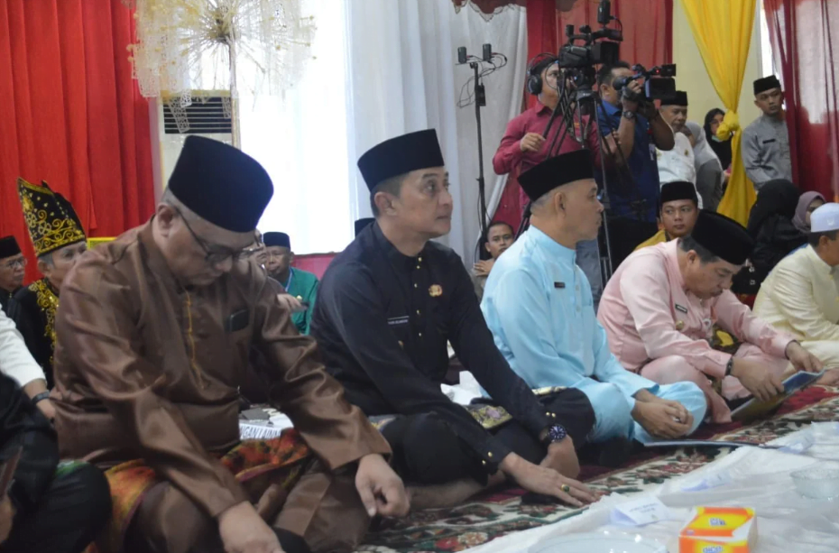 Pj Bupati Muaro Jambi, Bachyuni Deliansyah menghadiri langsung prosesi penganugerahkan gelar adat Melayu Jambi