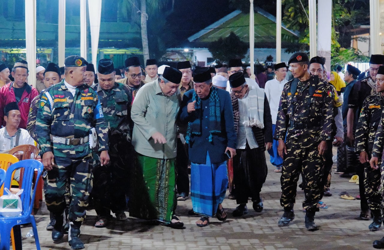 Wakil Gubernur Jambi, Abdullah Sani saat menghadiri Haflah XII Pondok Pesantren Al Muhajirin di Batanghari.