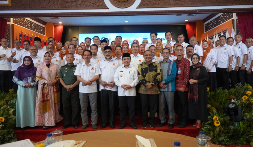 gubernur jambi, al haris foto bersama pengurus pusat ikatan alumni universitas jambi (ika unja) periode 2023 2027.