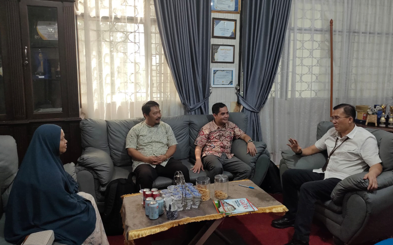 kepala dinas kominfo provinsi jambi, ariansyah melakukan focus group discussion (fgd) bersama tim tenaga ahli dari unama.