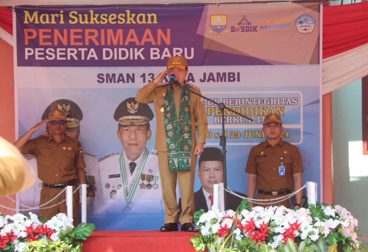 gubernur jambi, al haris saat apel ppdb tahun ajaran 2024 2025 di sman 13 kota jambi....