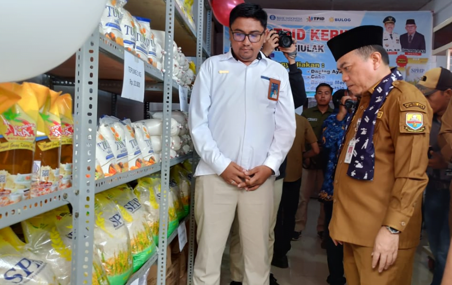 Gubernur Jambi, Al Haris Resmikan Toko TPID di Pasar Siulak Kerinci,