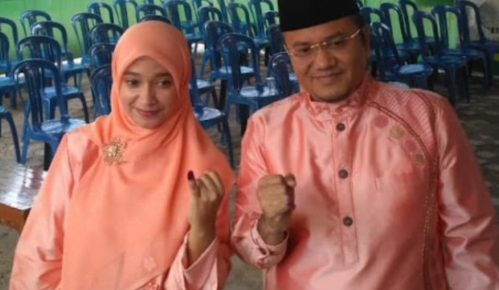 dr maulana bersama istri.