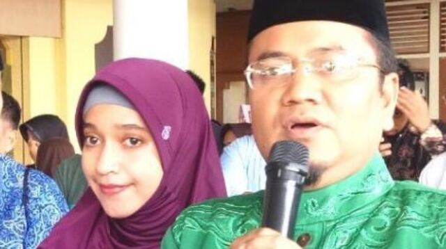 maulana beserta istri.