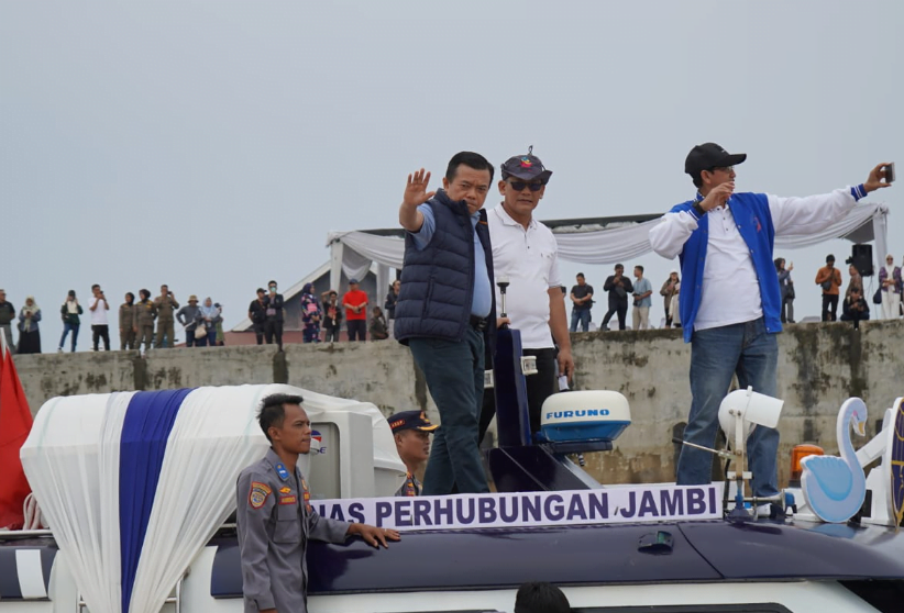 Gubernur Jambi, Al Haris saat pembukaan Parade Perahu Hias dala rangka Festival Batanghari Tahun 2024