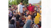 Momen kedekatan calon Walikota Jambi H. Abdul Rahman bersama emak-emak.