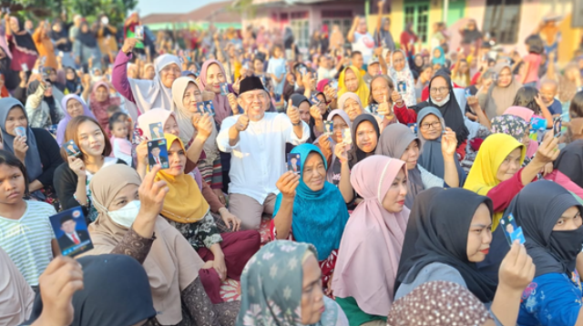 calon walikota jambi, h abdul rahman saat bersama emak emak.