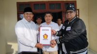 dpd gerindra provinsi jambi bagikan sk b1kwk ke h abdul rahman h andi muhammad guntur