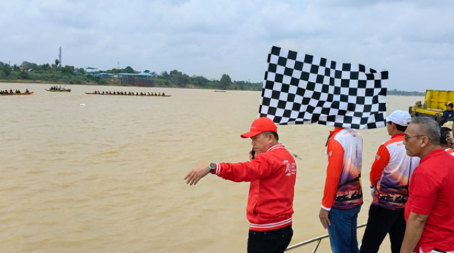 gubernur al haris buka lomba perahu tradisional