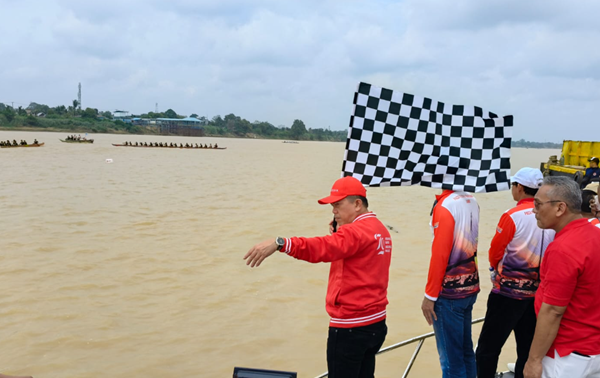 gubernur al haris buka lomba perahu tradisional