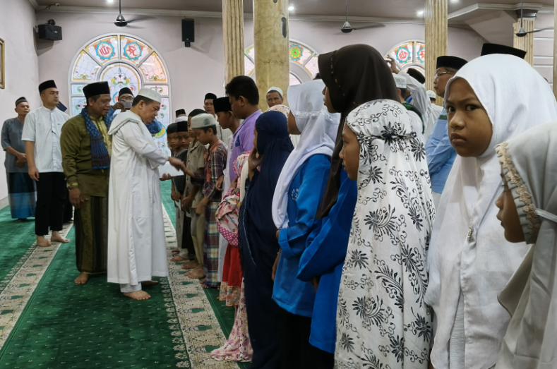 gubernur jambi, al haris safari subuh di masjid asy syuhada simpang rimbo