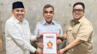 har (kiri) dan guntur (kanan), saat menerima rekomendasi dari partai gerindra untuk pilwako jambi 2024.