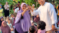 momen kedekatan calon walikota jambi h. abdul rahman bersama eman emak.