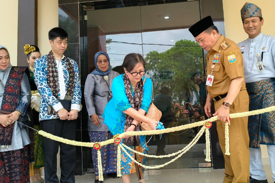 al haris gubernur jambi resmikan gedung radioterafi rsud raden mattaher