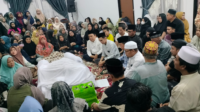 al haris melayat ke rumah duka rektor uin alm prof asad isma