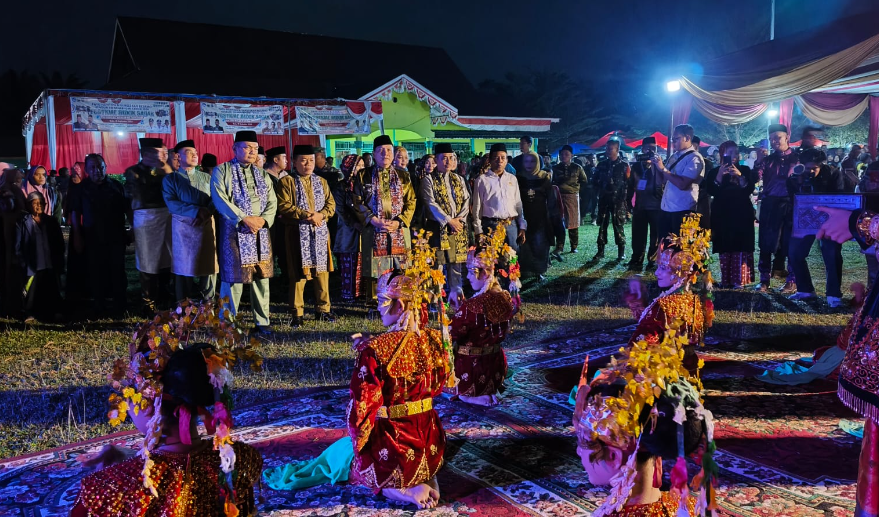 gubernur jambi, al haris hadiri festival biduk sayak tradisi air hitam sarolangun