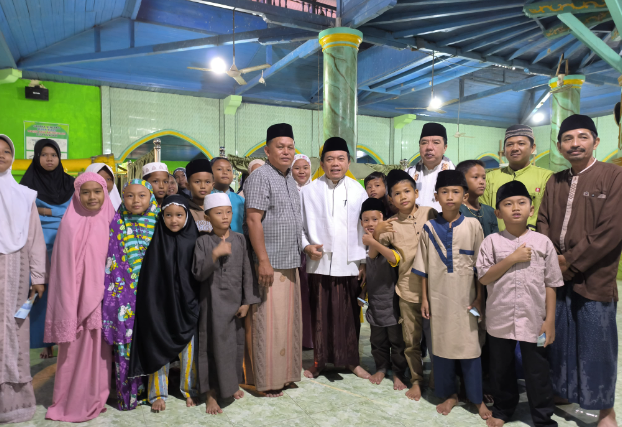 gubernur jambi, al haris melaksanakan kegiatan safari subuh di masjid raya baitusalam, desa kunkai, kecamatan bangko, kabupaten merangin.