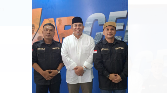 kiri, m grivan magner bersama h abdul rahman (tengah) dan tim lainnya. foto dok pribadi m grivan magner