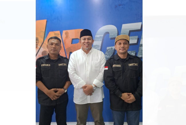 kiri, m grivan magner bersama h abdul rahman (tengah) dan tim lainnya. foto dok pribadi m grivan magner