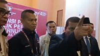 arogansi calon gubernur jambi, rh terhadap awak media saat konferensi pers usai debat cagub jambi perdana di abadi convention center