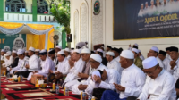 calon gubernur jambi nomor urut 2 al haris hadir ditengah ribuan jamaah menghadiri haul akbar sulthanul aulia syekh abdul qadir al jailani.