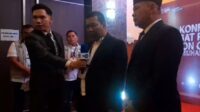 cawagub jambi, romi hariyanto arogan terhadap watawan saat conference pers, usai acara debat kandidat di abadi convention center (acc), kota jambi