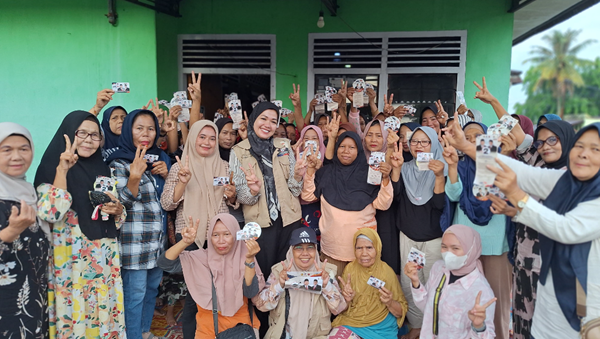 istri h andi muhammad guntur silahturahmi dengan emak emak kelurahan pasir putih