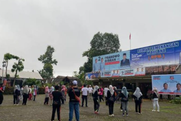 setelah kegaduhan antar tim sukses terkait perjalanan umroh yang dinilai pilih kasih, kini kesolidan tim pemenangan cawako maulana kembali terjadi.