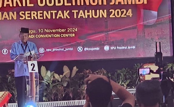 kpu provinsi jambi melaksanakan debat calon wakil gubernur jambi pada pemilihan gubernur (pilgub) jambi 2024 di abadi convention center