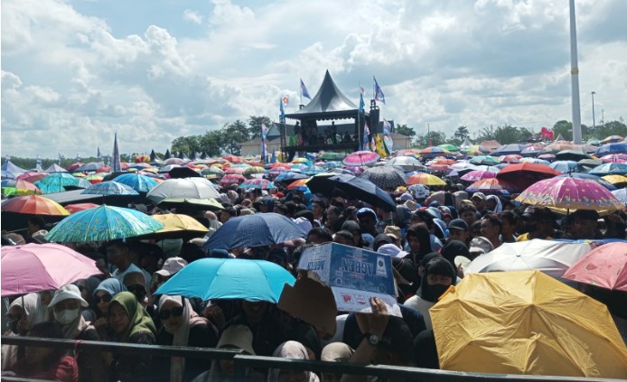 puluhan ribu warga memadati kampanye akbar cagub jambi nomor urut 2 al haris abdullah sani di lapangan mtq muaro bungo