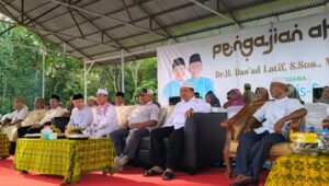 Calon Gubernur Jambi nomor urut 2 Al Haris mengelar tabligh akbar bersama Ustadz kondang Das'ad Latif di Sebapo, Kecamatan Mestong, Kabupaten Muaro Jambi