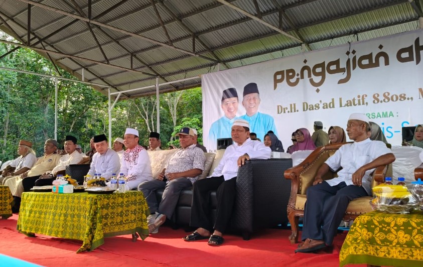 Calon Gubernur Jambi nomor urut 2 Al Haris mengelar tabligh akbar bersama Ustadz kondang Das'ad Latif di Sebapo, Kecamatan Mestong, Kabupaten Muaro Jambi