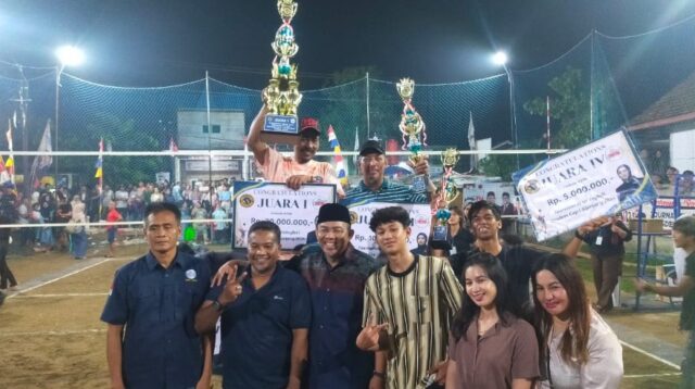 Calon Walikota Jambi nomor urut 2, H Abdul Rahman menghadiri langsung final turnamen bola voli Nasdem Cup 1 Sijenjang, Kota Jambi.