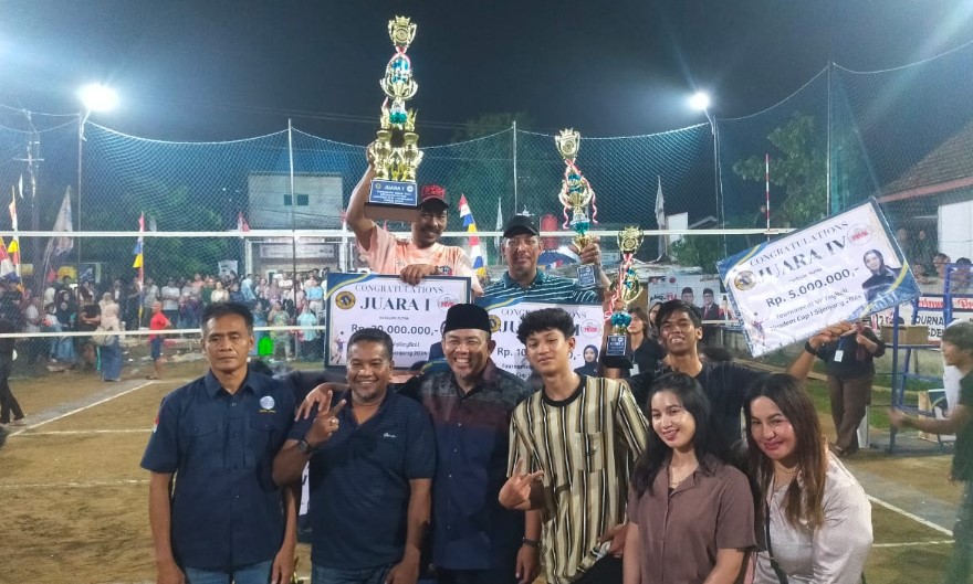 Calon Walikota Jambi nomor urut 2, H Abdul Rahman menghadiri langsung final turnamen bola voli Nasdem Cup 1 Sijenjang, Kota Jambi.